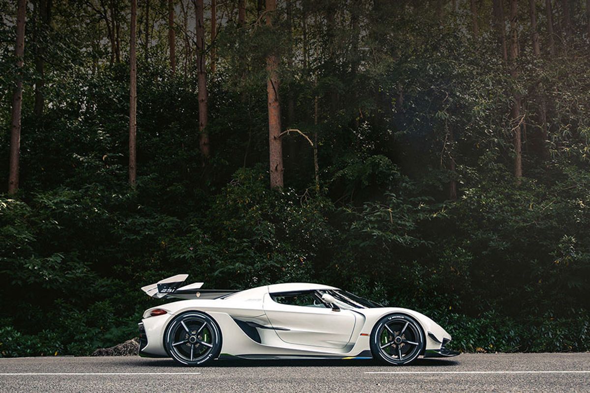 Superveturra - Koenigsegg dealer - web site built by Racecar