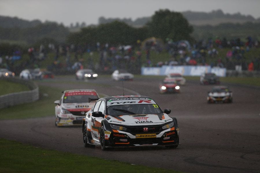 Hondas score a BTCC hat-trick at Thruxton