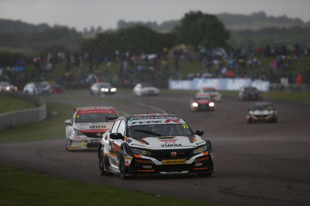 Hondas score a BTCC hat-trick at Thruxton