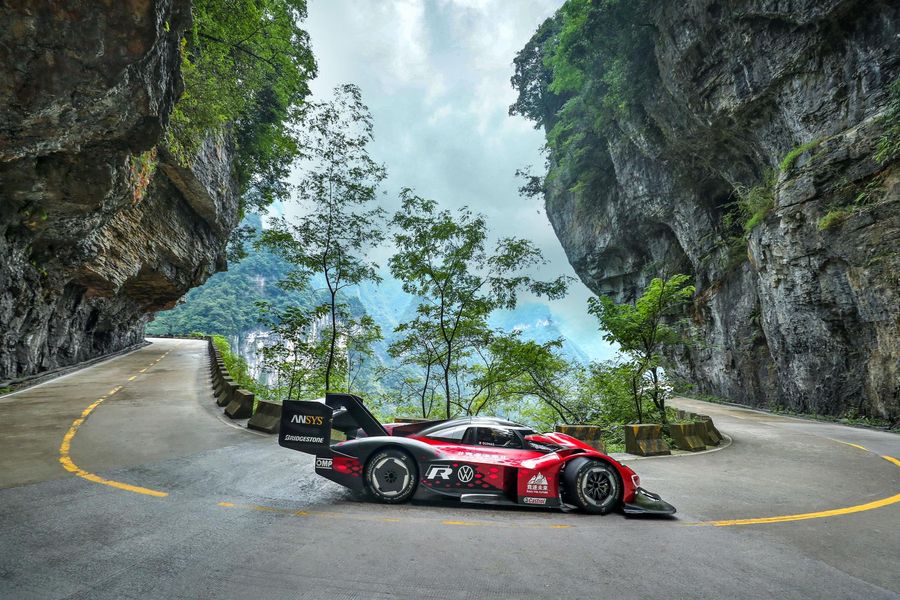Video: Volkswagen ID.R's record drive on Tianmen Mountain's Big Gate Road