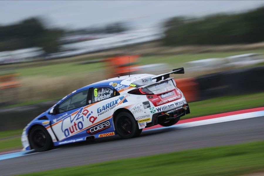 Butcher takes maiden BTCC pole at home Knockhill track
