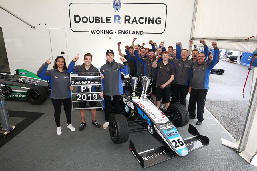 Clean Sweep For Double R At Silverstone As Alvarez Ties For F4 Points Lead