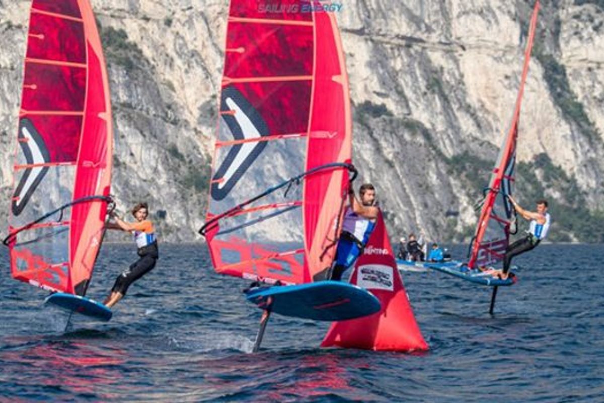Paris 2024 Endorsing foiling windsurfer