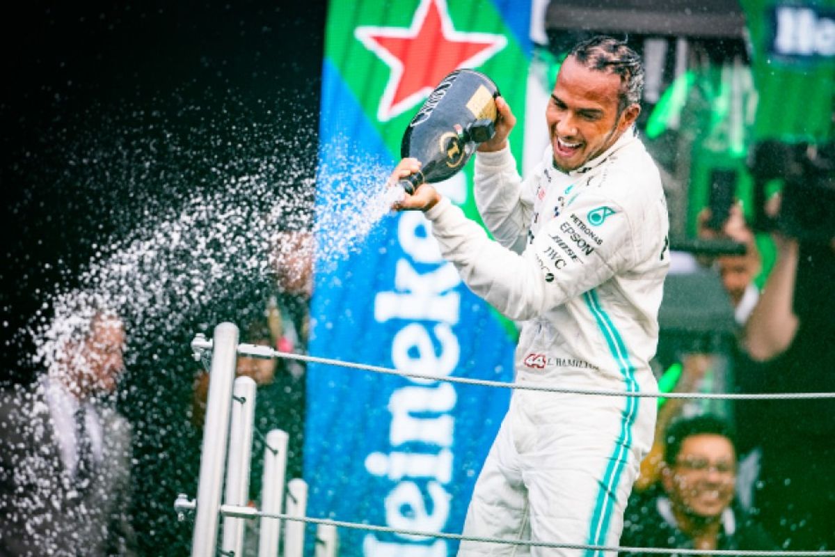 Mexican GP win for Hamilton edges him closer to title