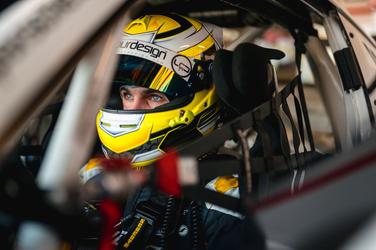 Harry King secures Porsche Carrera Cup GB Junior award