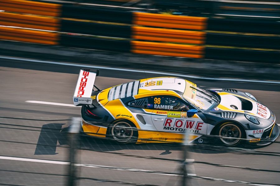 Bamber and Porsche double up in Macau GT World Cup practice
