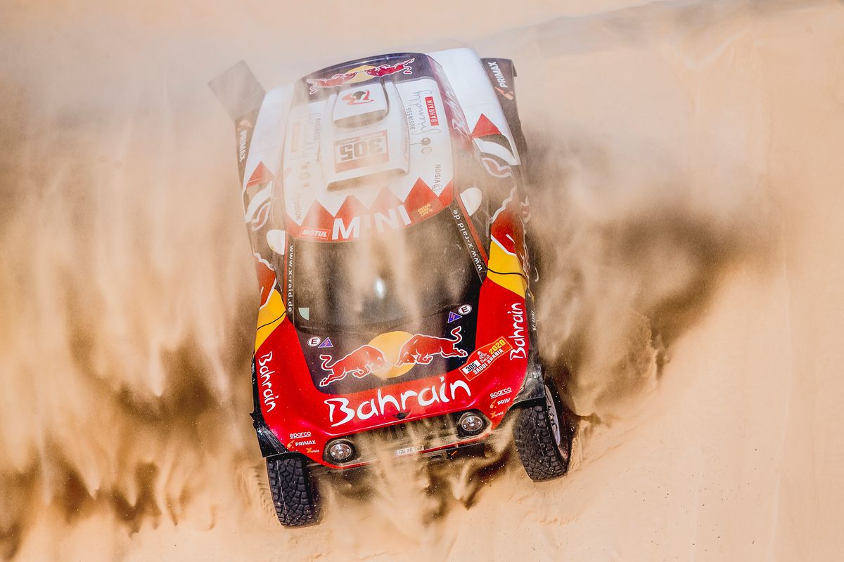Dakar Rally battle heats up with Sainz in control after Stage 10
