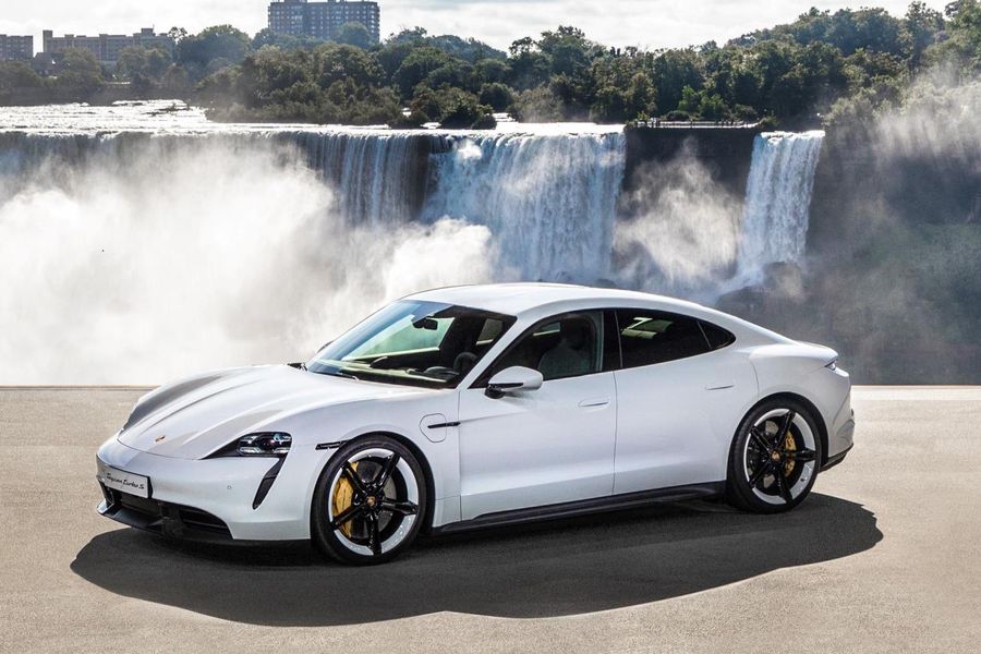 Double win for Porschr Tayca