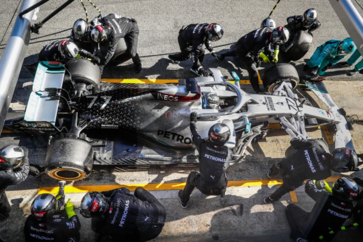 F1 getting ready to go racing