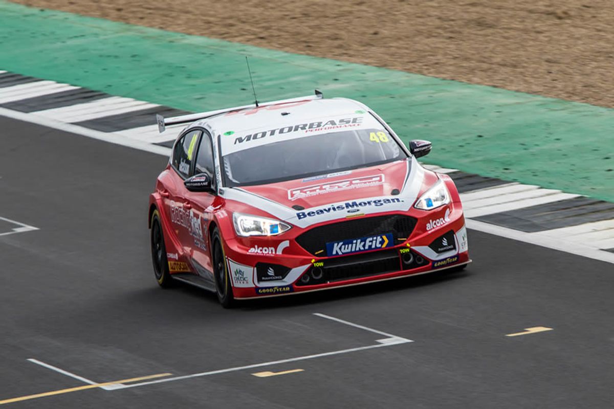 Motorbase to race third car in BTCC