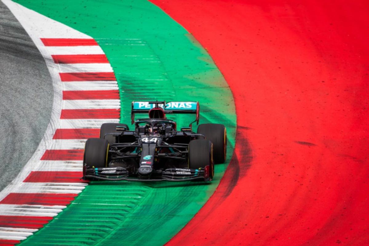 Advantage Hamilton in Friday practice for the Austrian GP