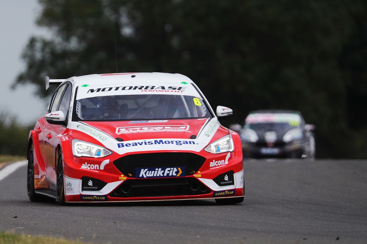 BTCC back on track at Snetterton