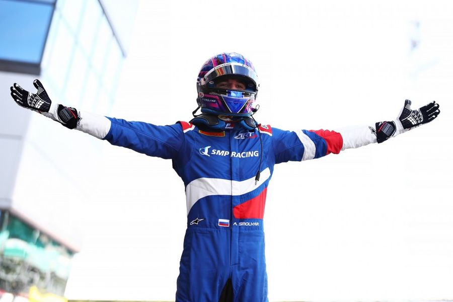 Alex Smolyar dominates to win lights-to-flag Silverstone F3 Race 2