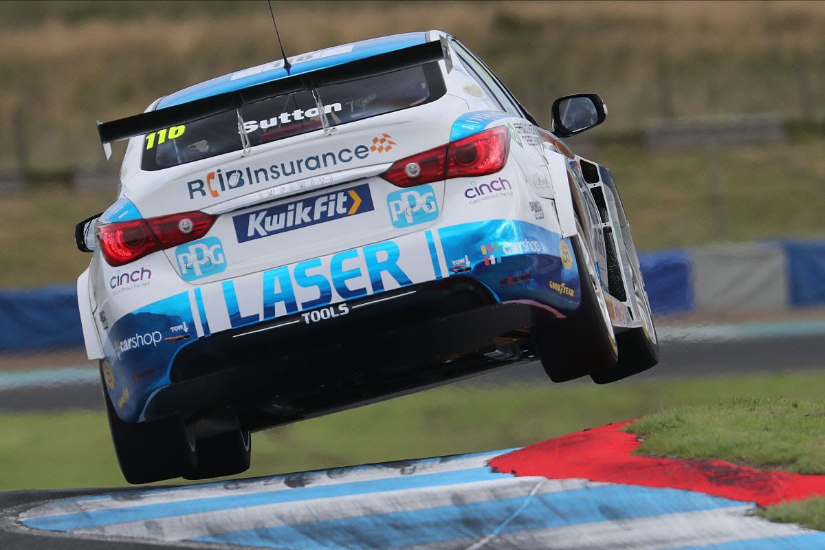 Ash Sutton on Knockhill BTCC pole