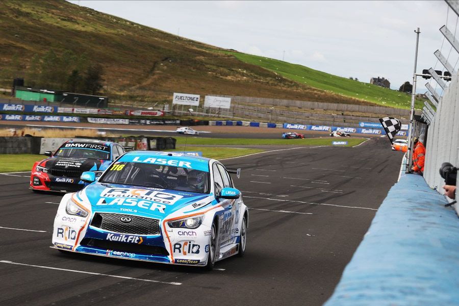 Sutton and Butcher take Knockhill BTCC victories