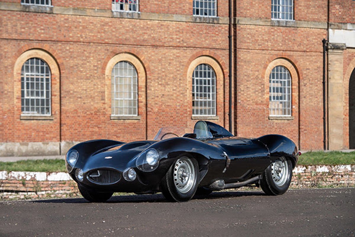 Stellar entry of spectacular racers at Salon Privé Concours d’Elégance