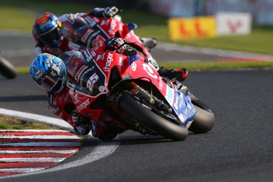 Brookes and Iddon give Ducati a 1,2 finish at Oulton BSB 