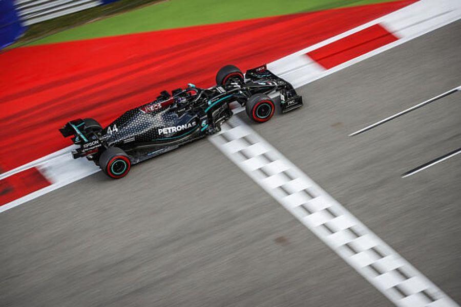 Hamilton on pole for Russian GP