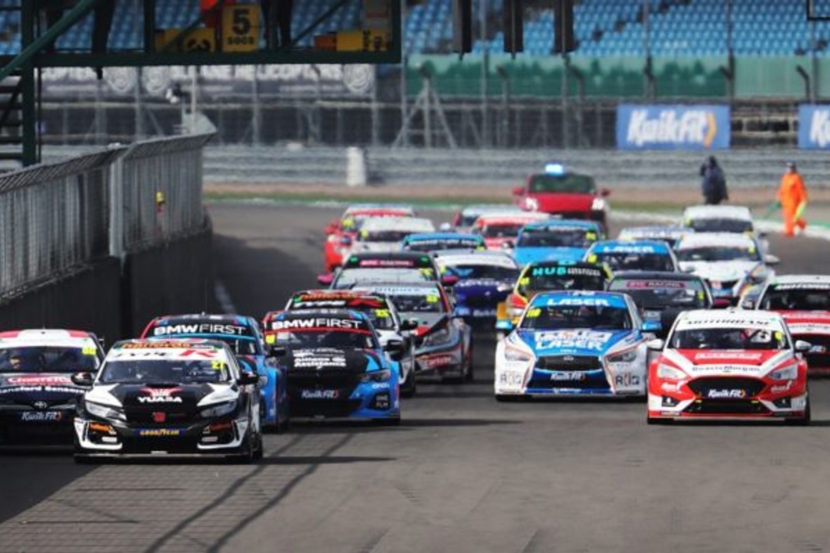 Lights to flag BTCC victory for Dan Camish