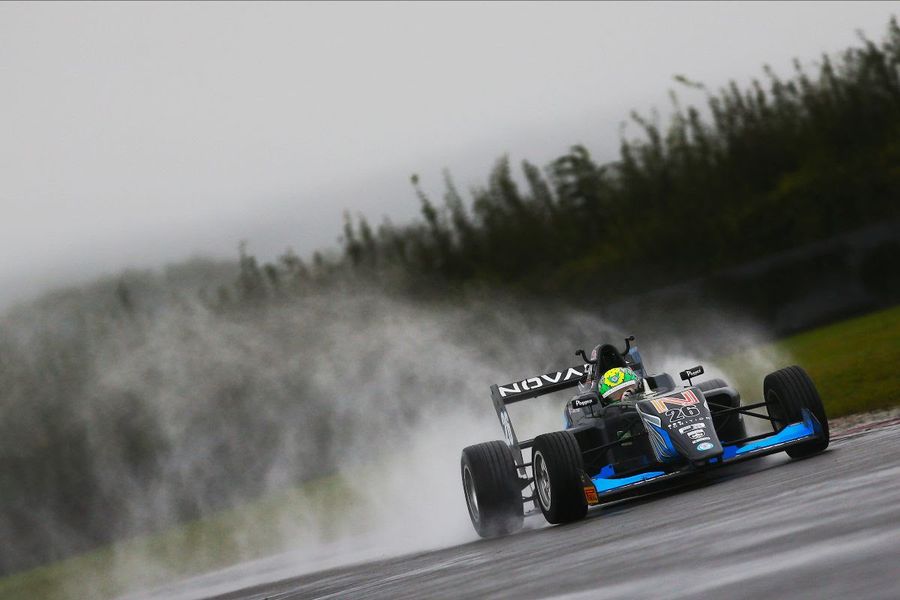 Foster and De Pauw triumph in British F3 at Snetterton