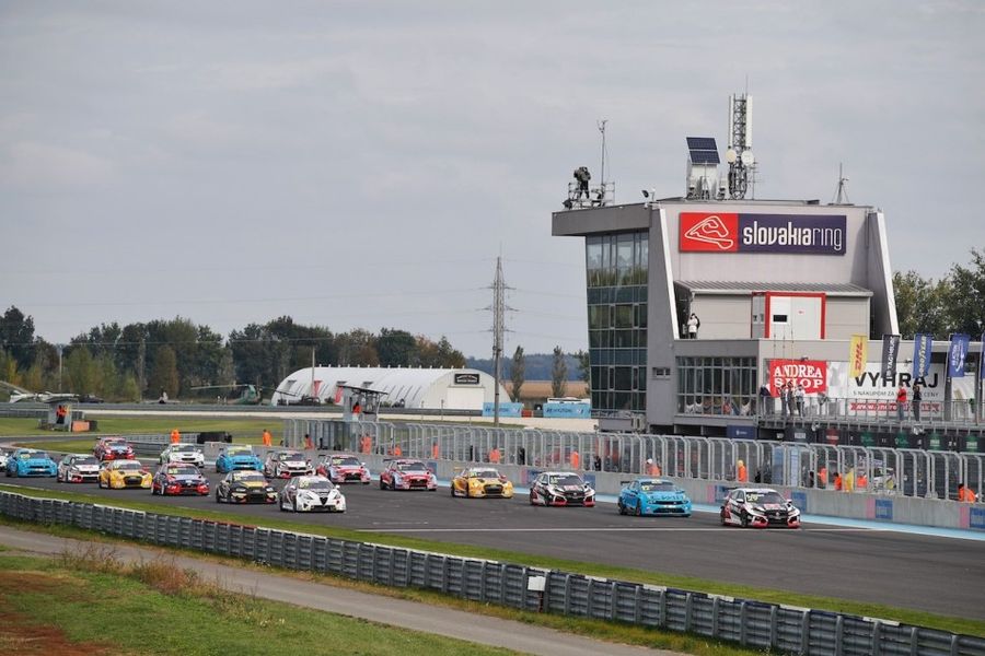 Tom Coronel wins WTCR Race of Slovakia thriller from 7th on the grid