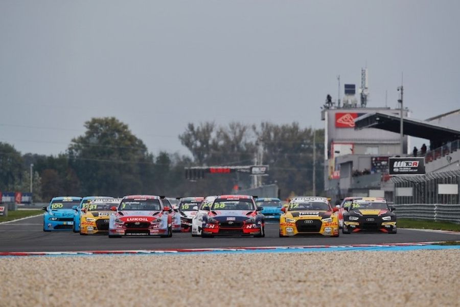 Catsburg heads Vernay for win after more drama in WTCR Slovakia