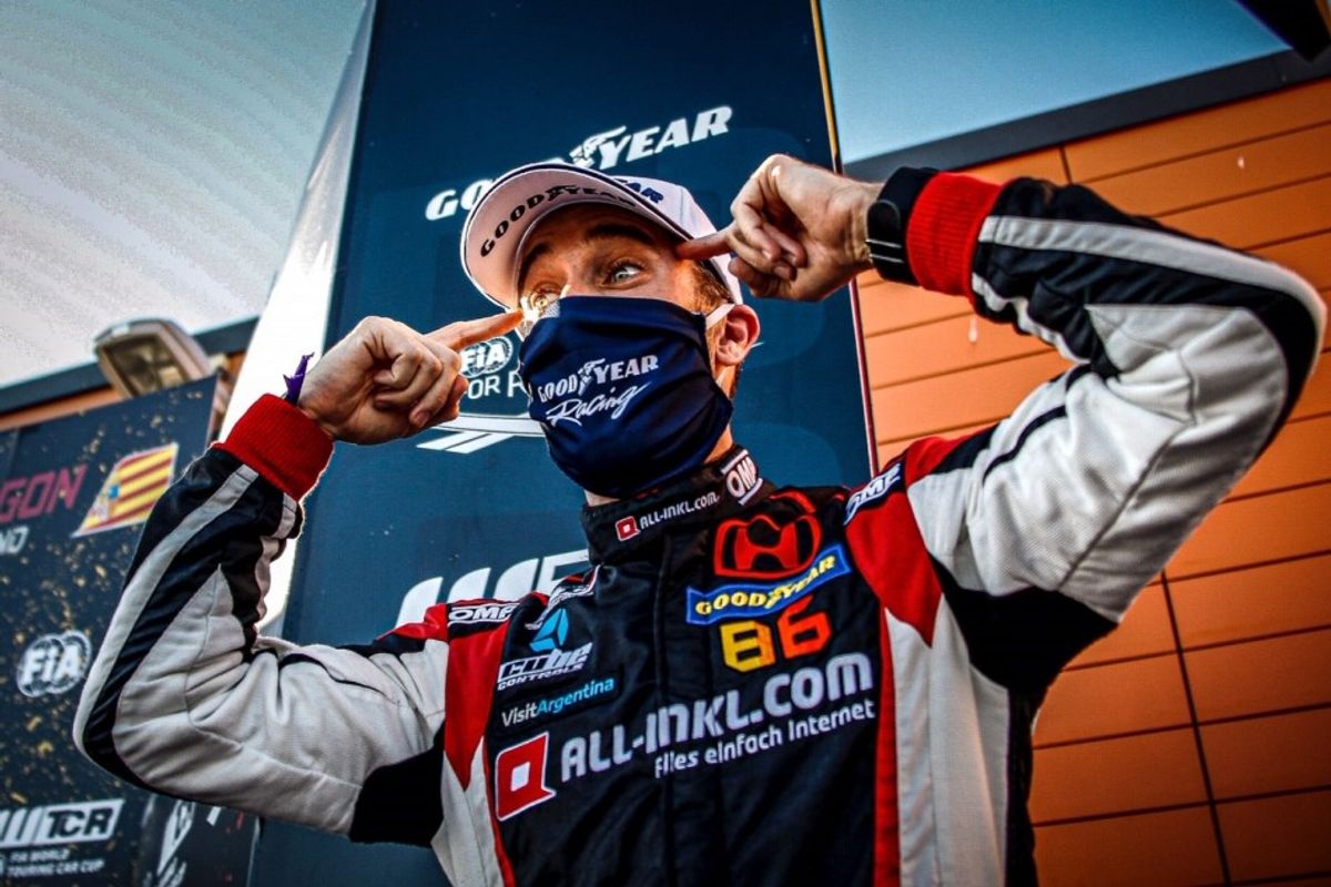 Guerrieri races from P16 to P1 in WTCR Race of Aragon