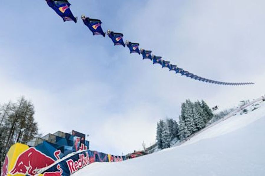 Spectacular high-speed routine from Red Bull Skydive team, video