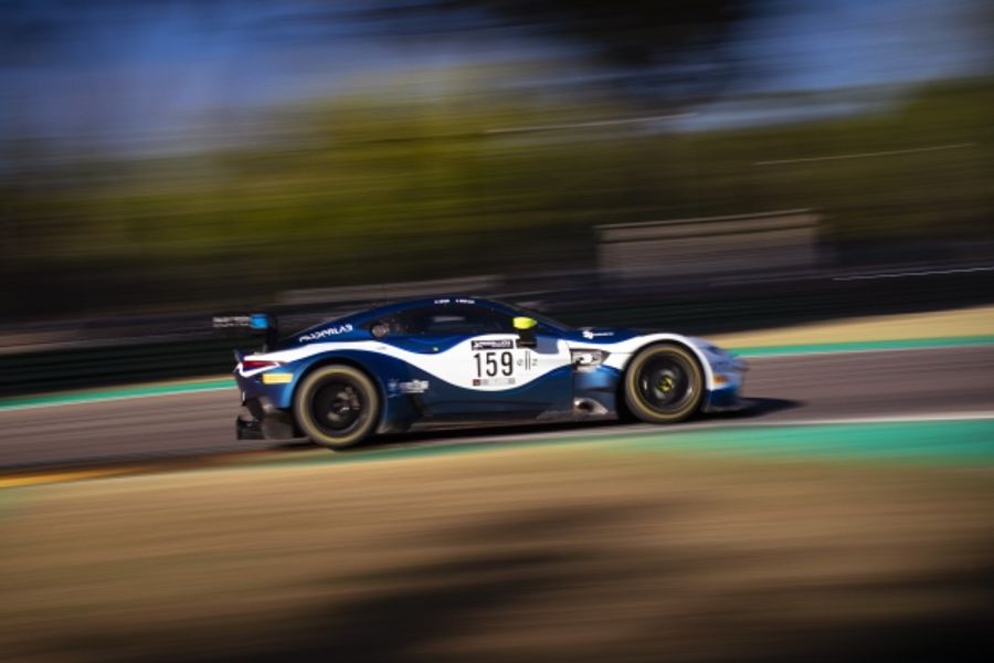 Hasse-Clot graduates from Aston Martin Racing Driver Academy