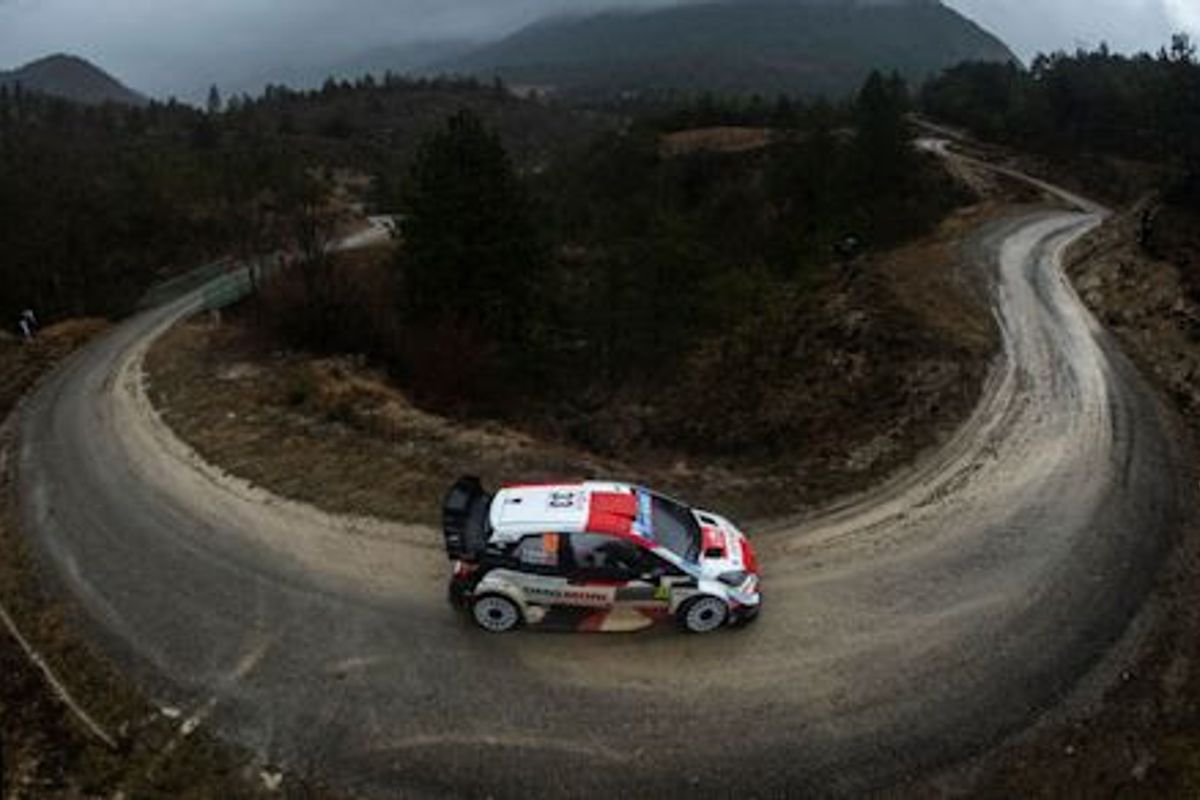 Rallye Monte-Carlo leader Evans under attack from Ogier