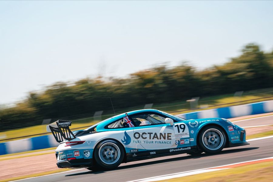 Harry King set to defend Porsche Carrera Cup GB title