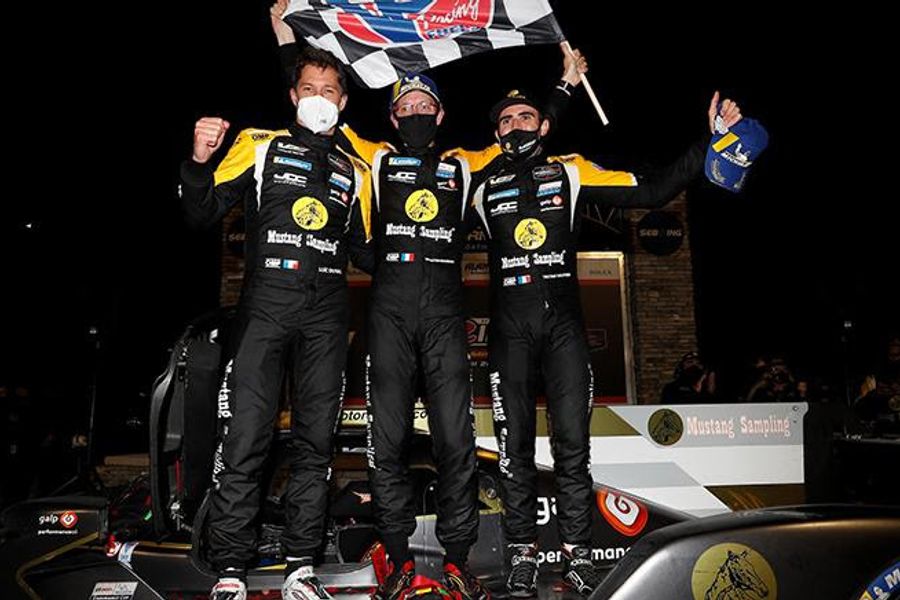 Cadillac DPi overcomes rear wing issue to take Sebring 12hrs win