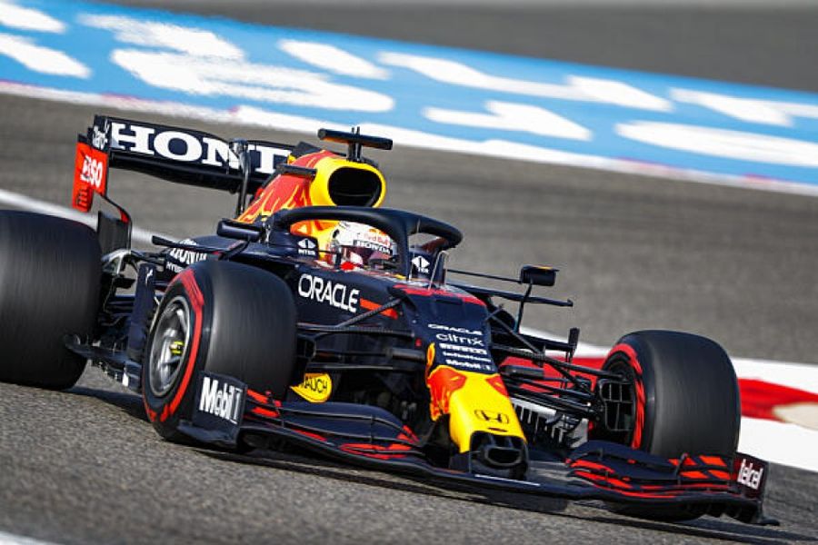 Verstappen sets the pace in Bahrain Grand Prix opening practice 