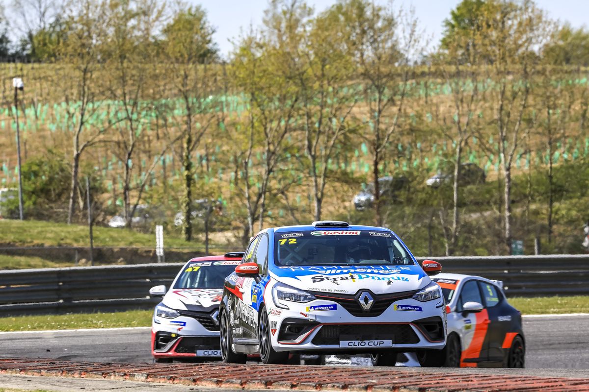 Nicolas Milan wins at Nogaro to top Clio Cup Europe standings