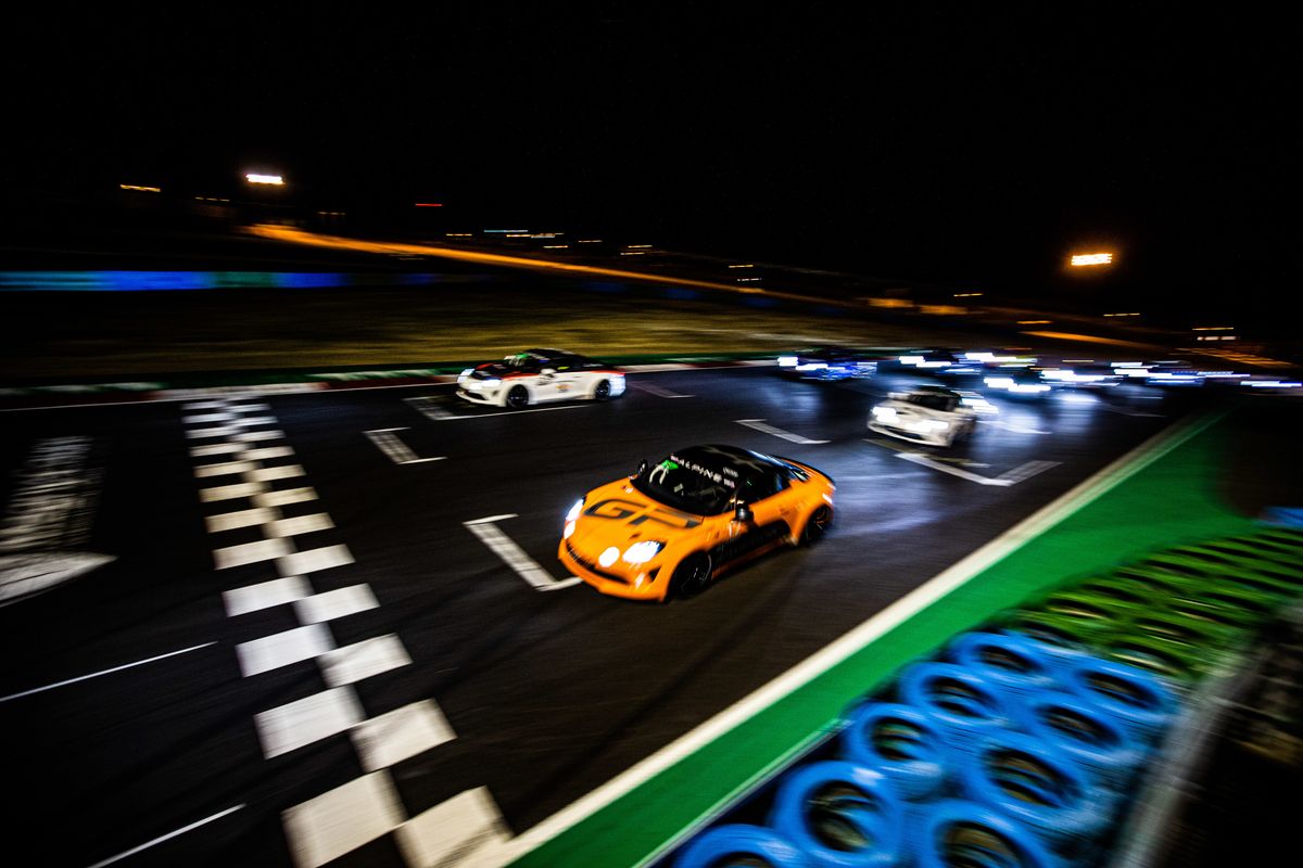 Alpine Elf Europa Cup battle resumes at Magny-Cours