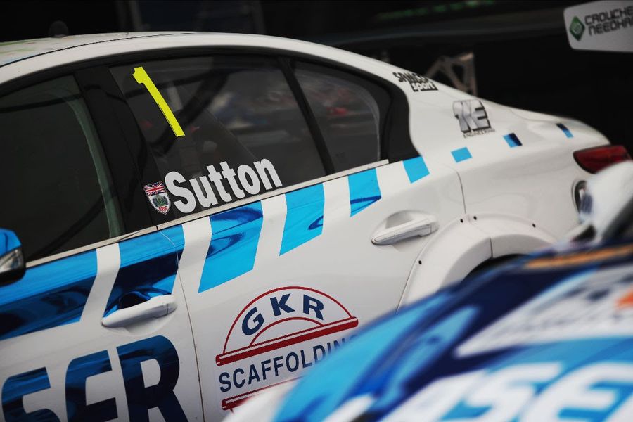 Ash Sutton takes Thruxton BTCC pole position