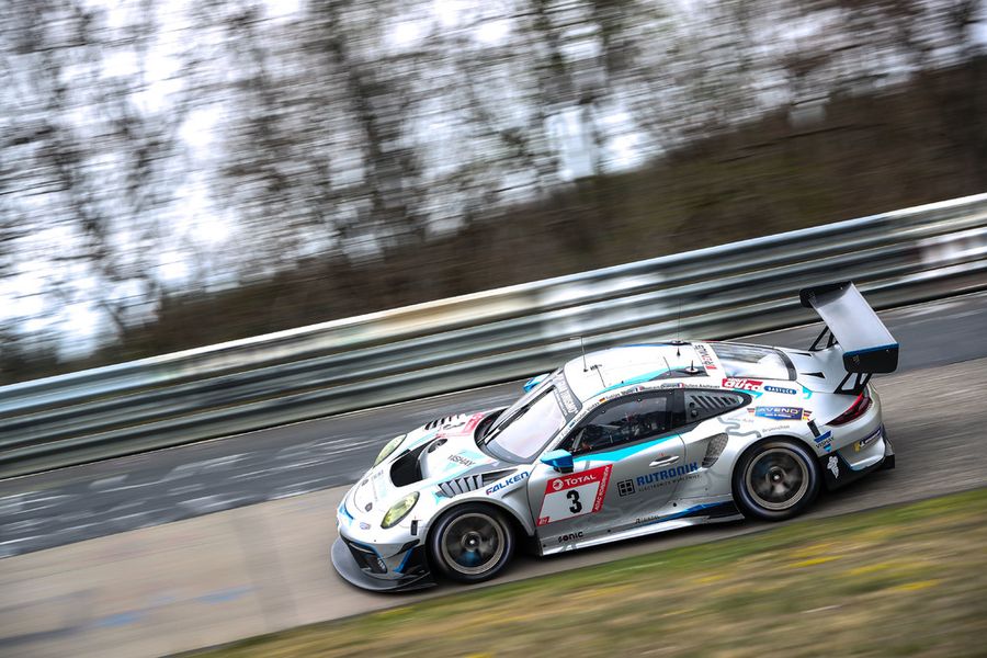 Porsche customer teams fight for 13th outright Nürburgring 24-hour victory