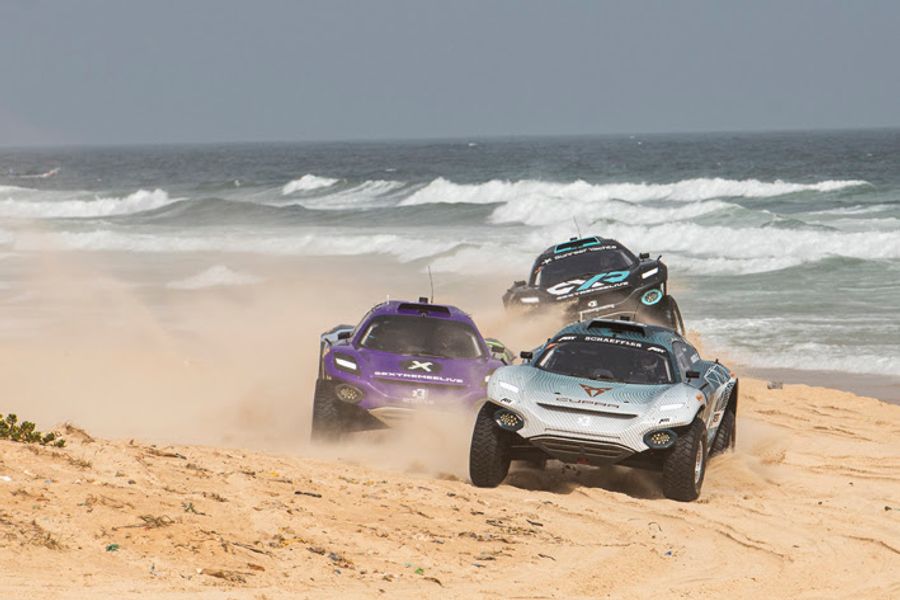 Spectacular motorsport in the dunes of Senegal with the Queen of Dakar