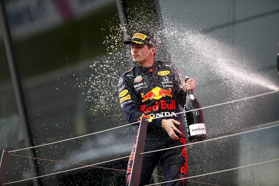 Verstappen takes lights-to-flag Styrian Grand Prix victory