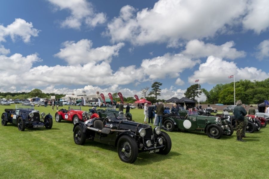 Record-breaking turnout for Aston Martin Heritage Festival