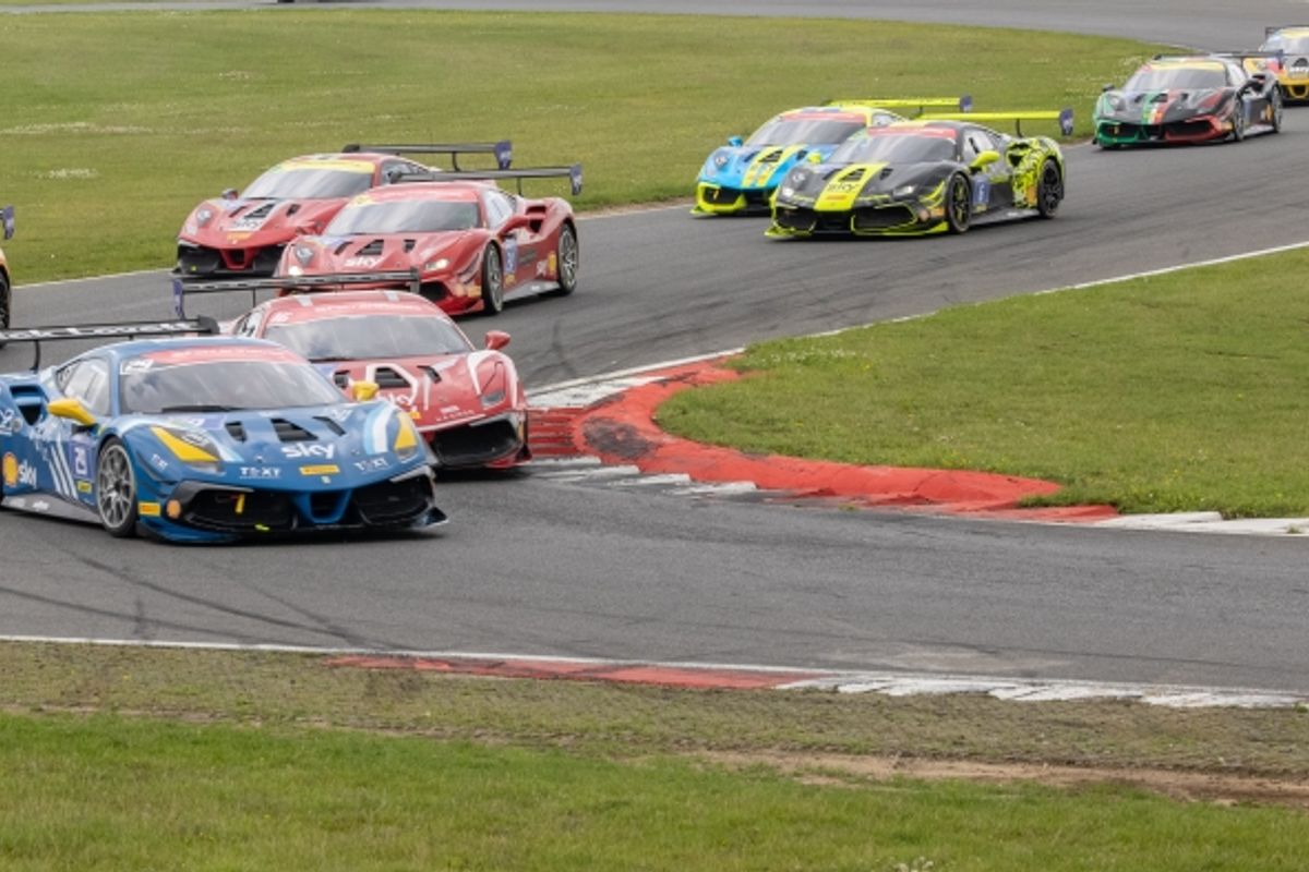 Swift and de Zille take the wins in Ferrari Challenge UK at Snetterton