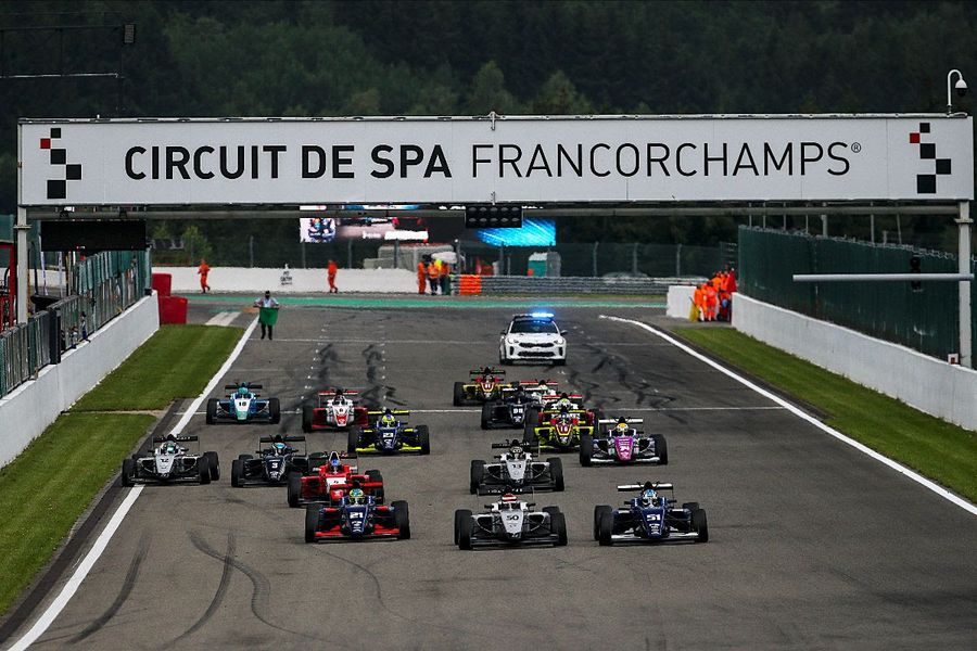 Carlin’s Christian Mansell & Arden’s Roman Bilinski triumphin Spa British F3