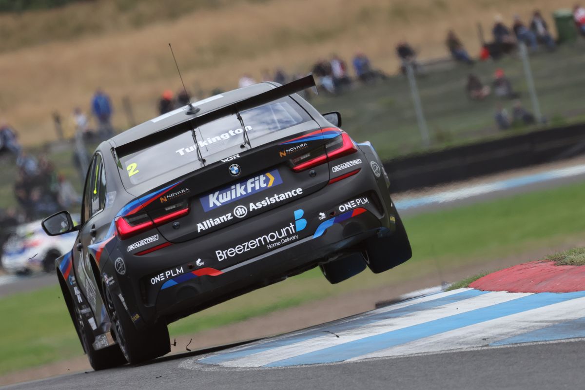 Colin Turkington clinches BTCC pole at Knockhill