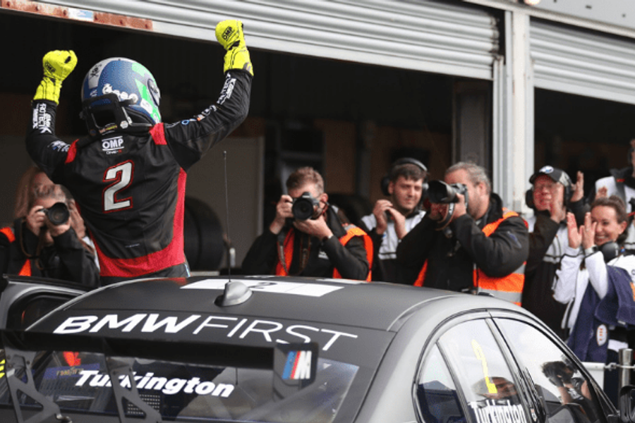 Team BMW’s Colin Turkington takes lights to flag Knockhill BTCC win