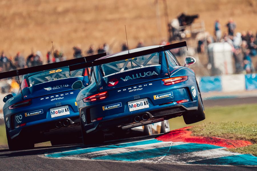 Hanafin and King share Carrera Cup GB spoils in Scotland