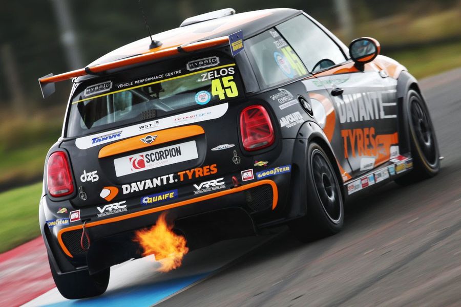 Zelos extends MINI CHALLENGE championship lead