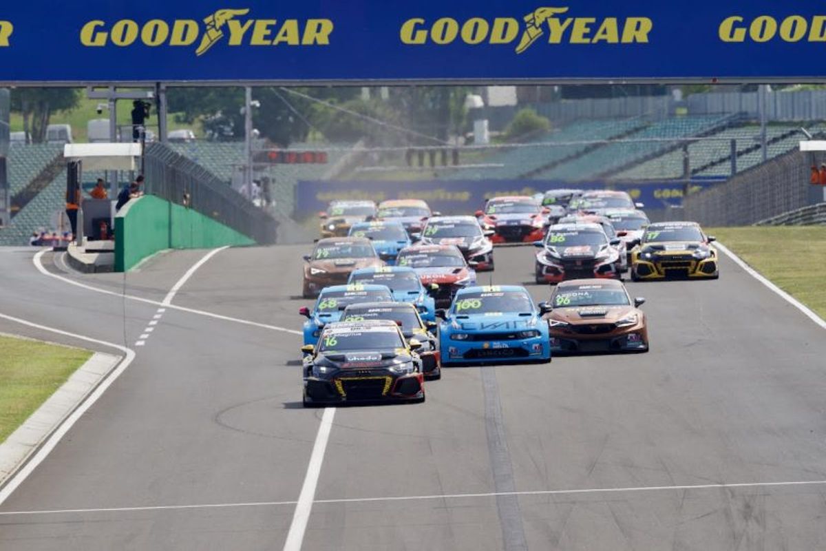 Gilles Magnus takes first WTCR win in hungary