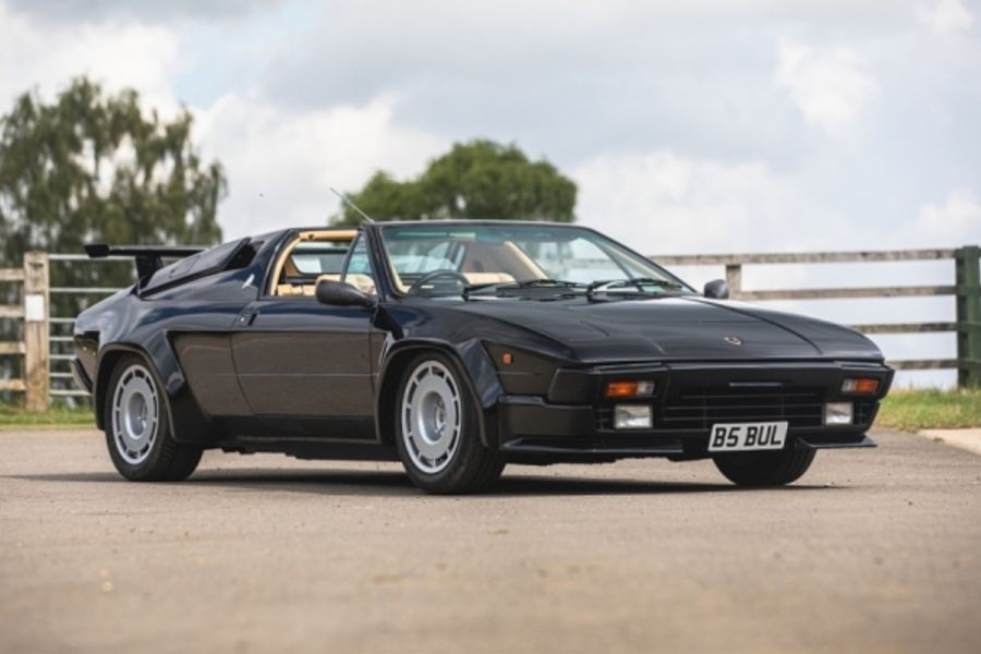 Lamborghini Jalpa sells for £77,700 at CCA Practical Classics auction