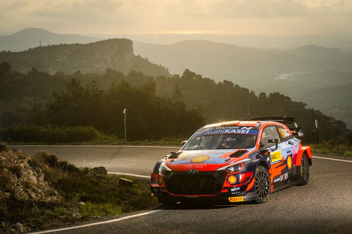 Neuville edges Evans Friday on Rally de España