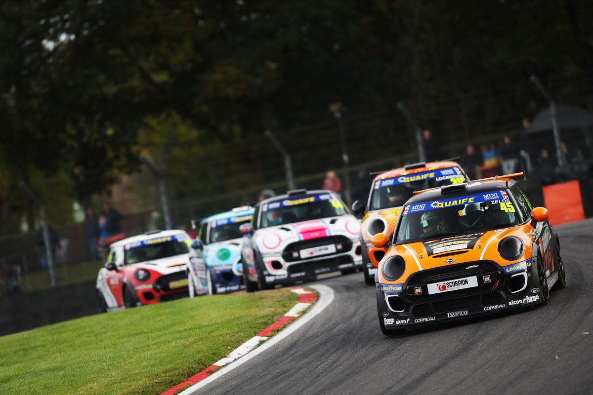Zelos secures MINI CHALLENGE Championship title at Brands Hatch finale